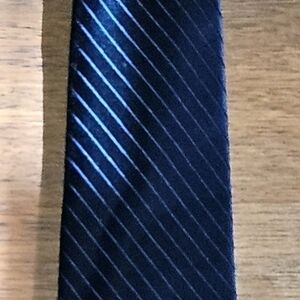 JONES NEW YORK mens silk tie SIZE 58x3.5 COLOR BLUE